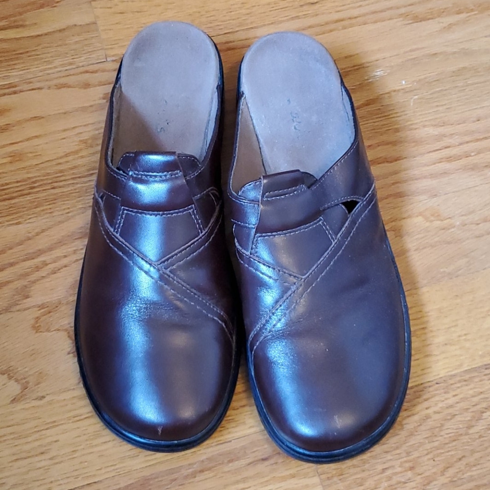 Clarks Brown Clogs